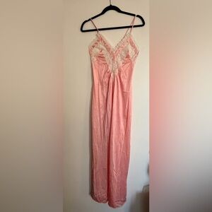 VINTAGE women’s nylon nightgown